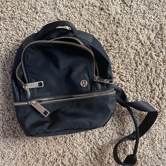 lululemon athletica Handbags - Lululemon city adventure pack micro 3L